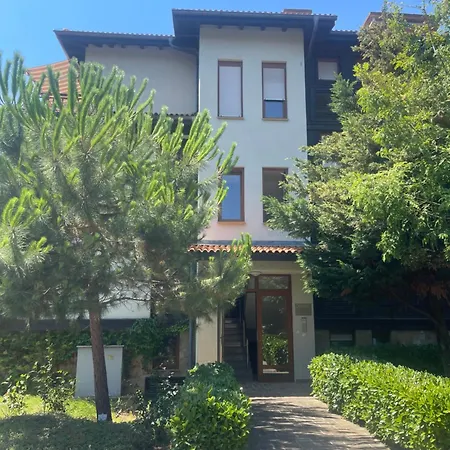 Amarena Santa Marina, アパート